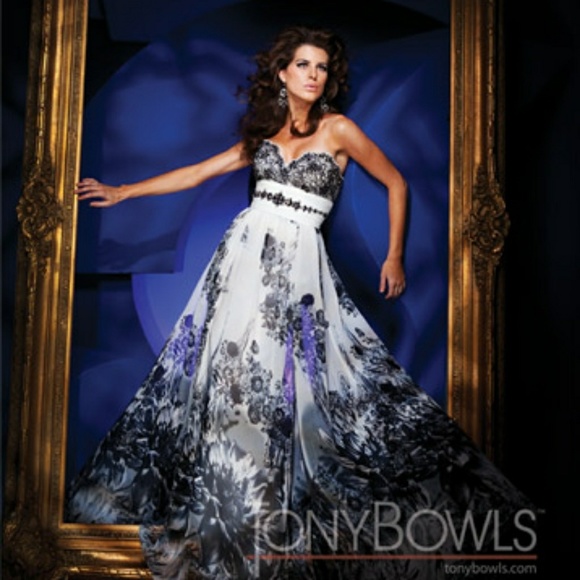 Tony Bowls Dresses & Skirts - TONY BOWLS PROM/HOMECOMING DRESS